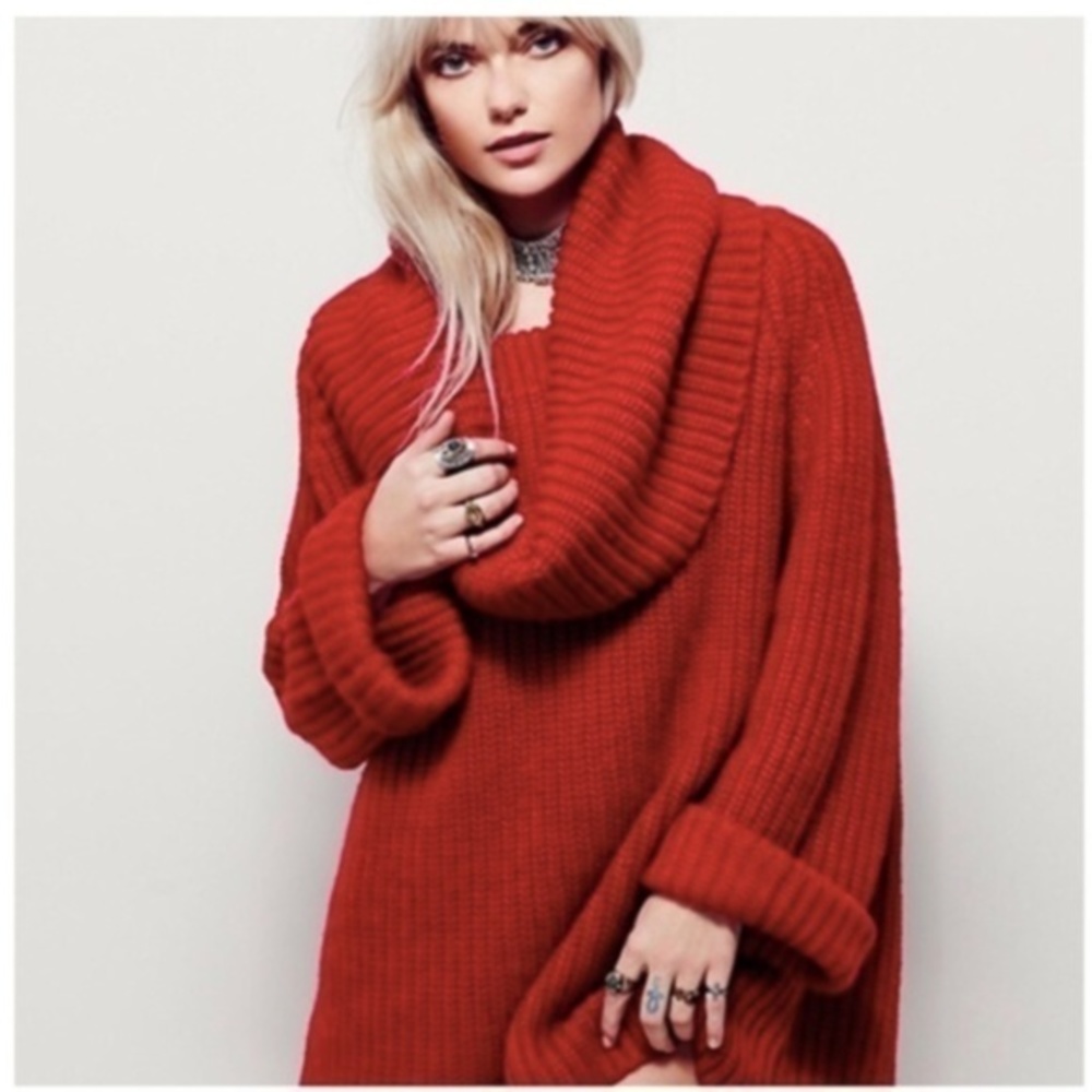 💜 NWT FABULOUS  RED OVERSIZED‎ SWEATER Reposh Size Small/ Medium